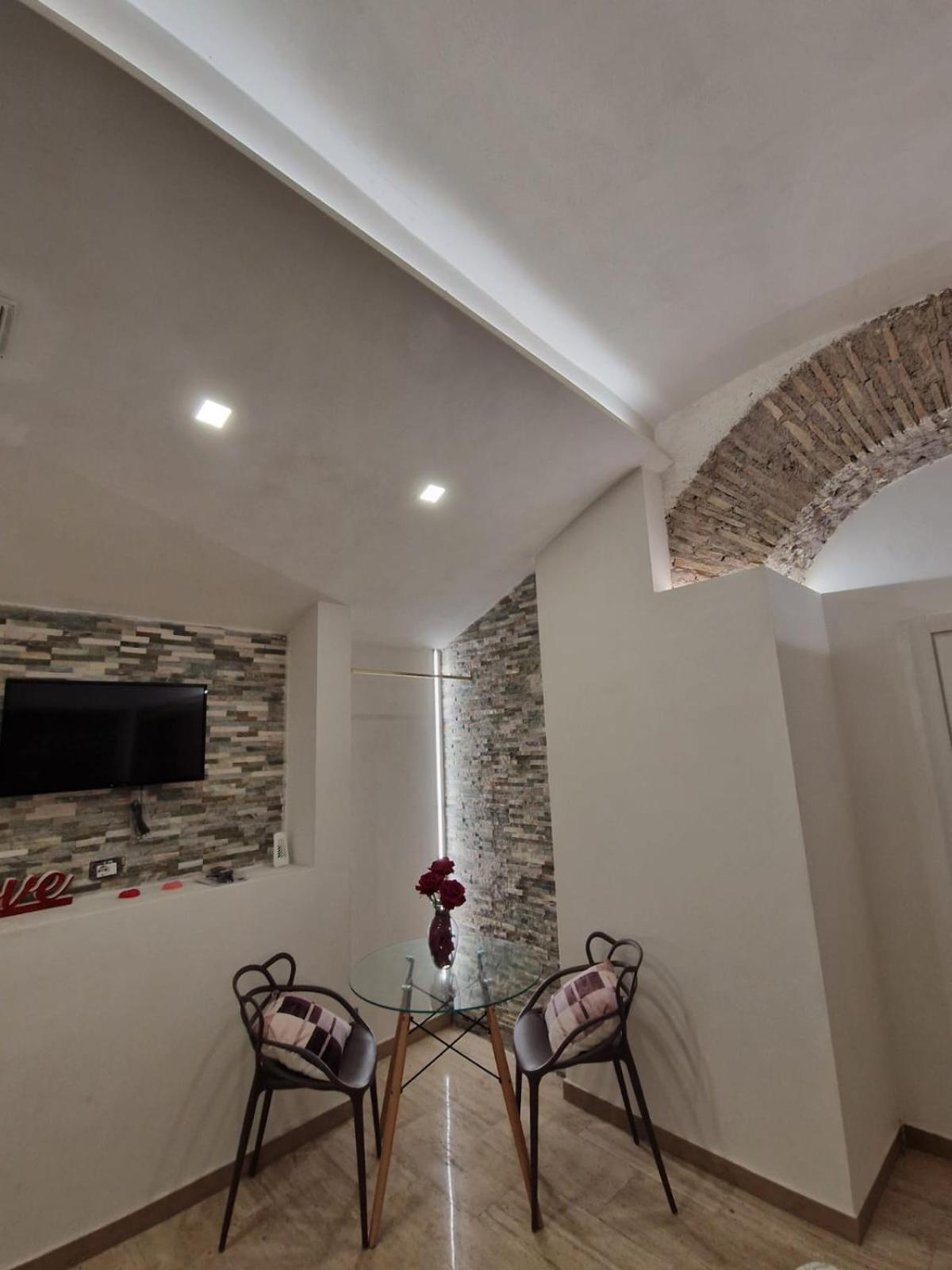 The Love Basement Apartment โรม ภายนอก รูปภาพ