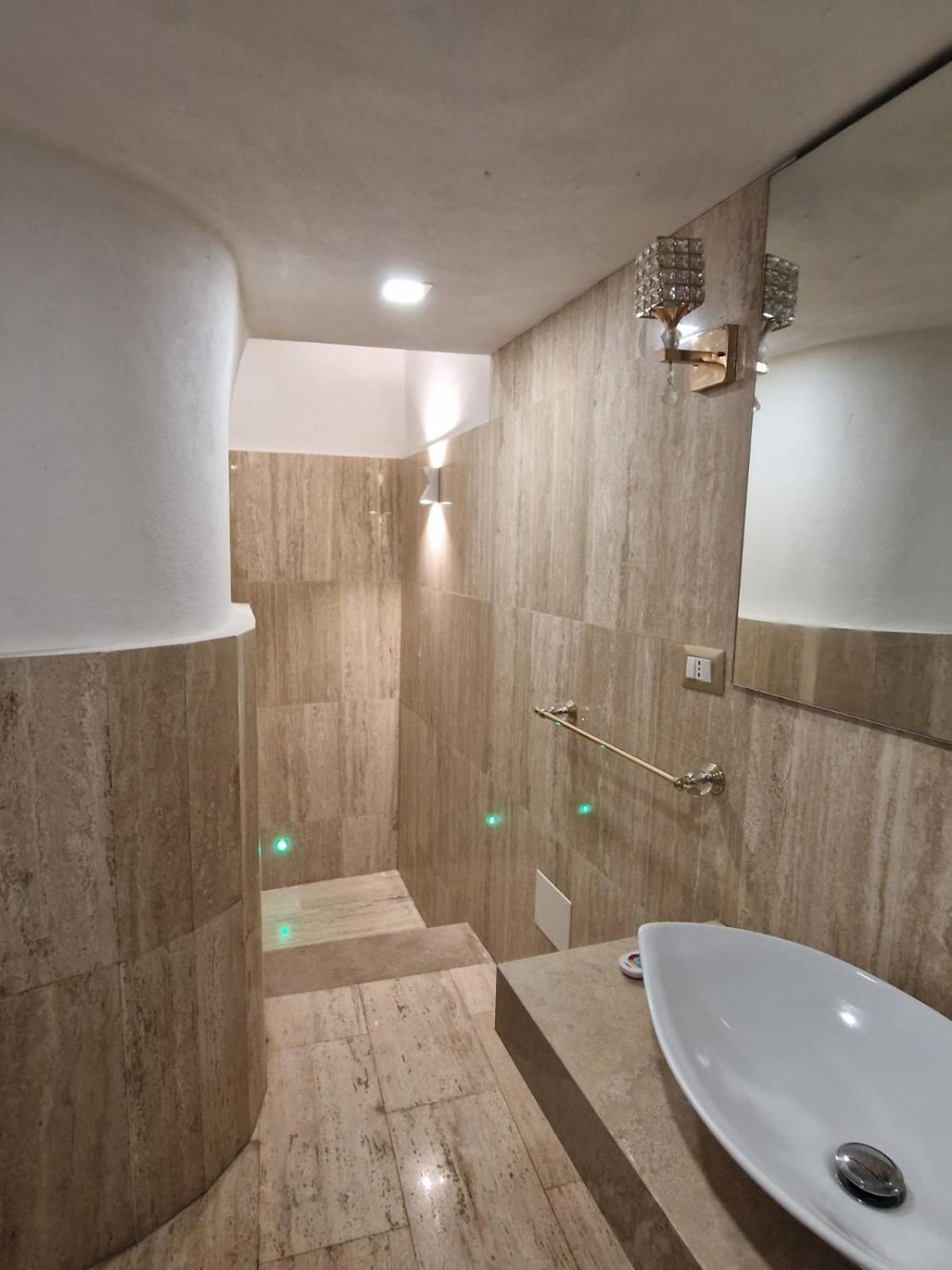 The Love Basement Apartment โรม ภายนอก รูปภาพ