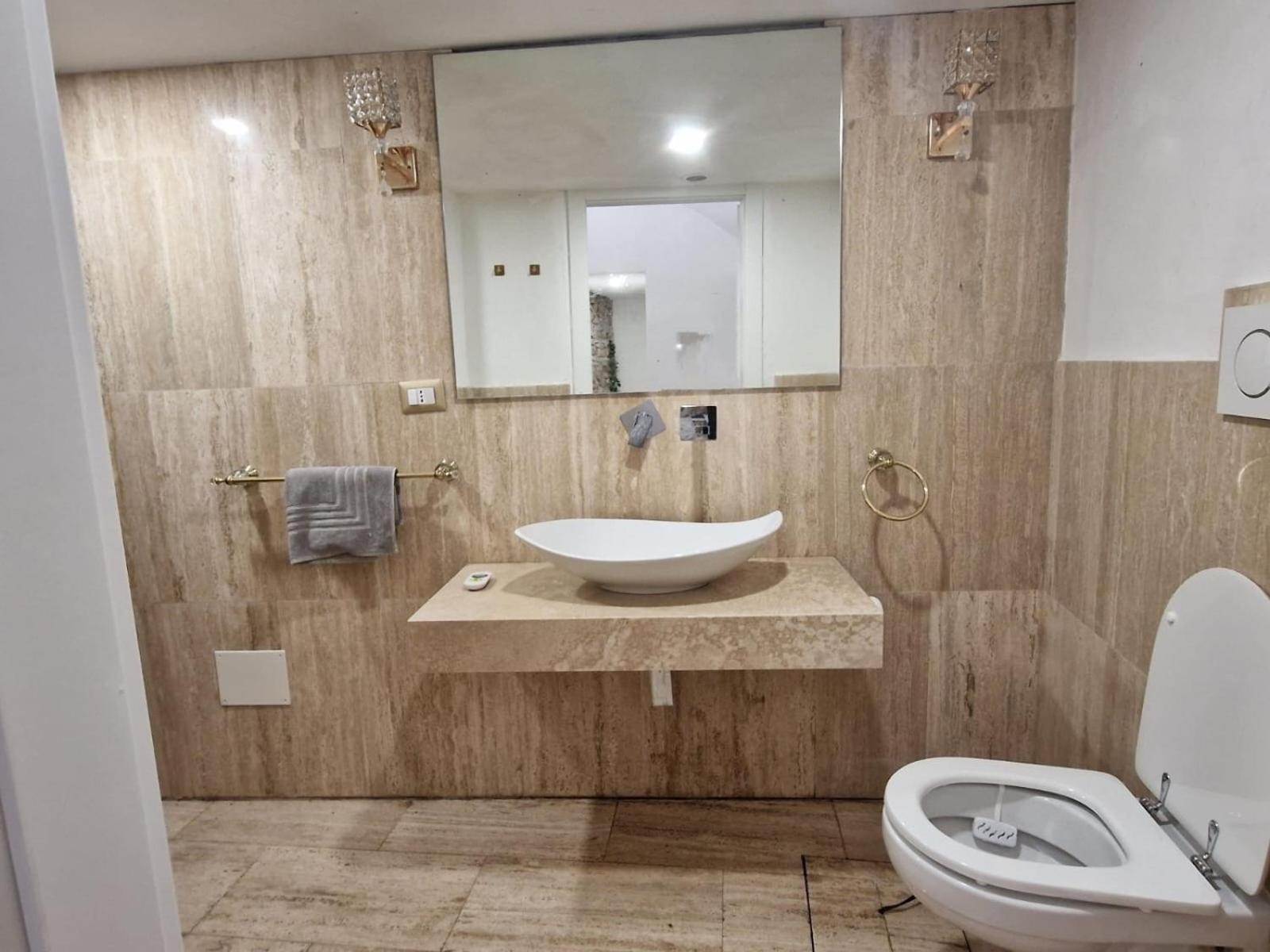 The Love Basement Apartment โรม ภายนอก รูปภาพ